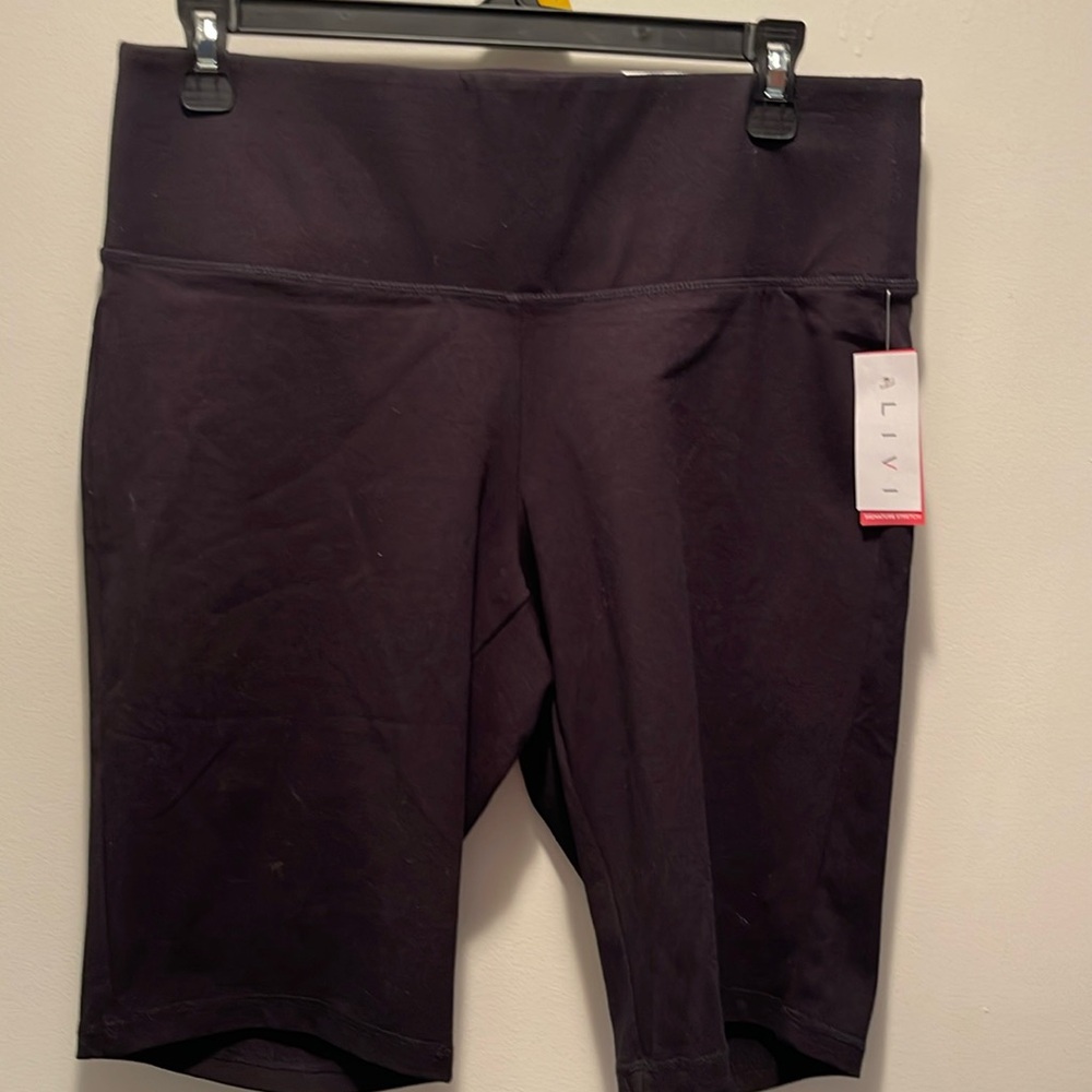Livi knee shorts